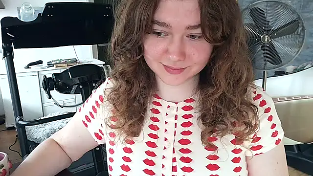 Snapshot of AmeliFoxi chatting on May 7, 9:36 am AmeliFoxi online show from May 7, 9:36 am