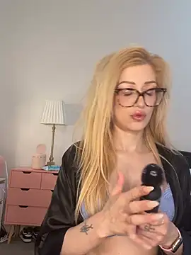 darkglitter26 online show from July 10, 10:40 am