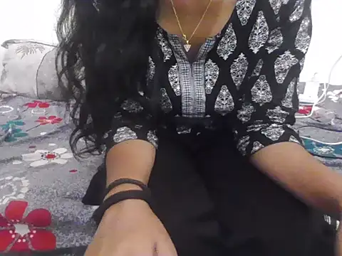 Snapshot of Malikaaa_V chatting on July 29, 6:39 pm Malikaaa V online show from July 29, 6:39 pm