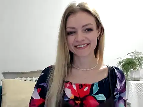 Snapshot of Severina7 chatting on June 4, 6:25 pm Severina7 online show from June 4, 6:25 pm