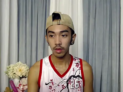 Snapshot of crocodale chatting on April 12, 2:44 pm crocodale online show from April 12, 2:44 pm