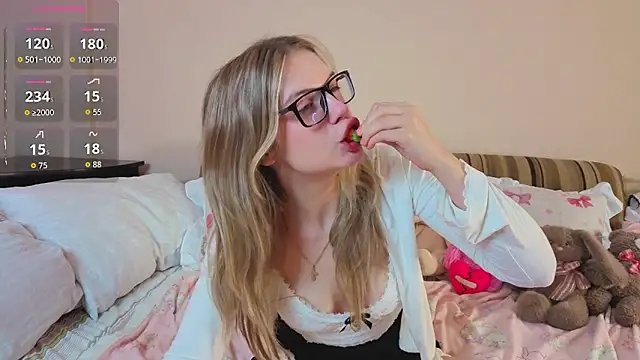 Snapshot of AliceAlways chatting on May 30, 2:25 pm AliceAlways online show from May 30, 2:25 pm