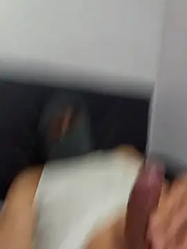 Snapshot of Armando_16_99 chatting on April 13, 1:22 am Armando 16 99 online show from April 13, 1:22 am