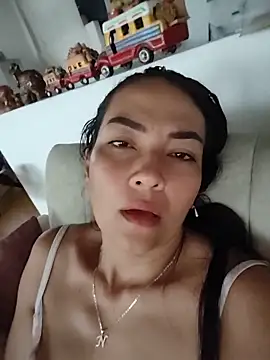 Snapshot of LuluDream chatting on June 2, 1:46 pm LuluDream online show from June 2, 1:46 pm