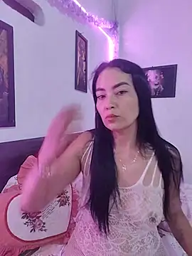 Snapshot of LuluDream chatting on June 4, 4:29 am LuluDream online show from June 4, 4:29 am
