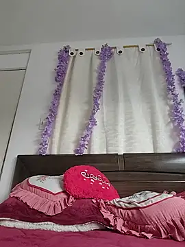 LuluDream online show from July 18, 6:45 pm