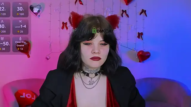 nikki kiss  online show from April 22, 8:50 am