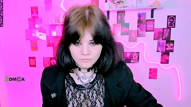 nikki kiss  online show from May 1, 8:52 am