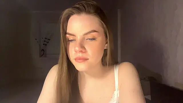 LeishaRocher online show from April 19, 6:10 pm