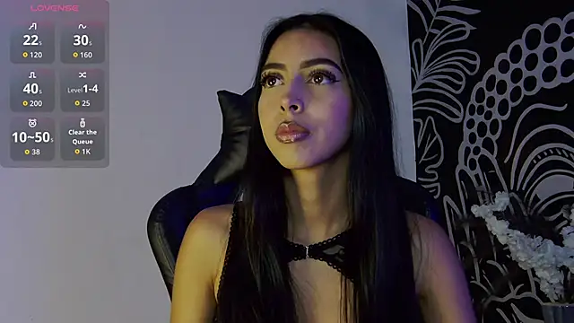 Snapshot of Mia_Gloww_ chatting on April 22, 8:10 pm Mia Gloww online show from April 22, 8:10 pm