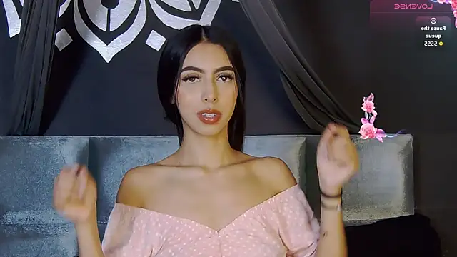 Snapshot of Mia_Gloww_ chatting on May 6, 10:04 pm Mia Gloww online show from May 6, 10:04 pm
