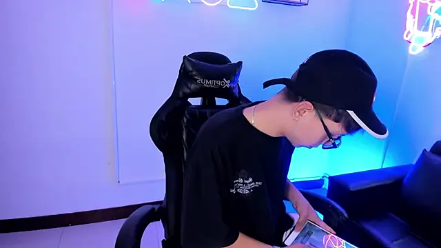 Adrien silex online show from April 16, 2:18 pm