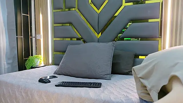 Leo Miller  online show from April 23, 11:31 am