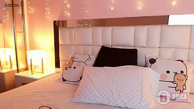 lily reeds online show from April 17, 12:41 pm