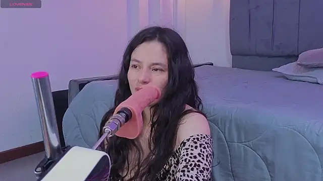Snapshot of Samantha_bloww1 chatting on April 28, 3:44 am Samantha bloww1 online show from April 28, 3:44 am