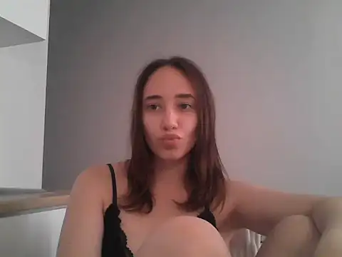 Snapshot of DarkMirel chatting on June 23, 12:47 pm DarkMirel online show from June 23, 12:47 pm