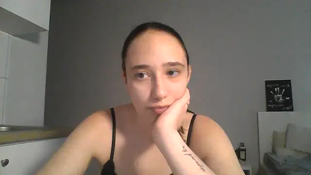 Snapshot of DarkMirel chatting on July 3, 6:14 pm DarkMirel online show from July 3, 6:14 pm
