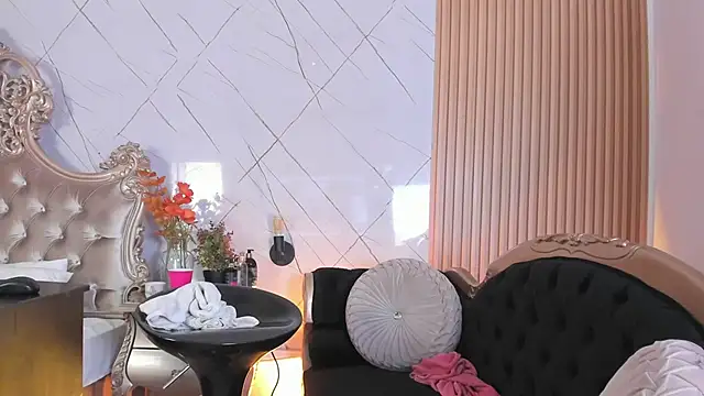 Snapshot of SaraDreamsss chatting on June 2, 2:30 pm SaraDreamsss online show from June 2, 2:30 pm
