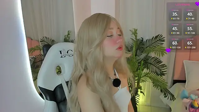 Snapshot of sweett_fire chatting on May 6, 5:29 pm sweett fire online show from May 6, 5:29 pm
