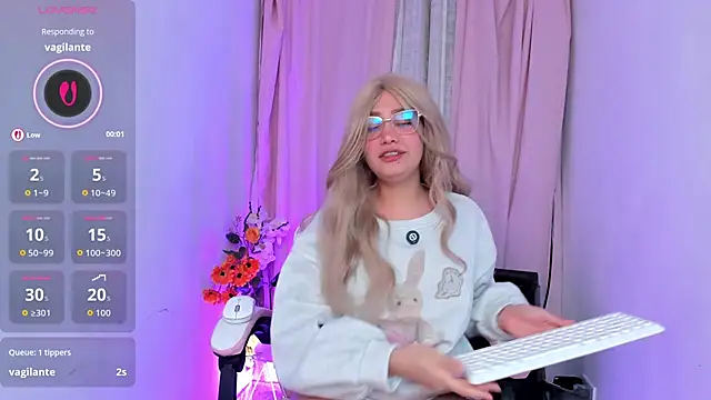 Snapshot of sweett_fire chatting on June 11, 12:54 am sweett fire online show from June 11, 12:54 am
