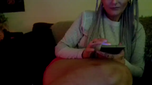 Snapshot of shyhornymommy chatting on May 3, 11:55 pm shyhornymommy online show from May 3, 11:55 pm