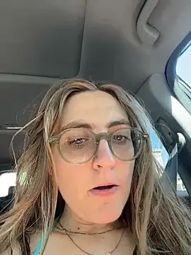 prettykitttty online show from April 17, 7:39 pm