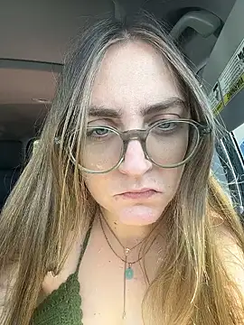 prettykitttty online show from April 18, 2:32 pm