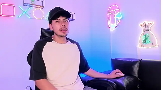 Izack 01 online show from April 17, 1:36 pm