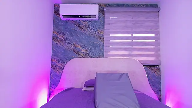 khloe briss online show from April 20, 7:15 pm