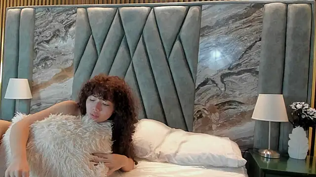Chloe and Violeta online show from May 17, 12:34 pm