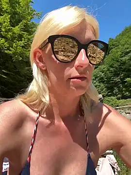 Snapshot of barbiplaymate chatting on May 26, 12:56 pm barbiplaymate online show from May 26, 12:56 pm