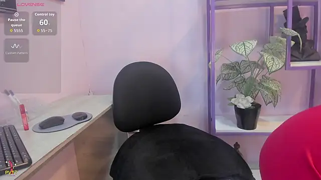 Snapshot of Eva__Milanoo chatting on May 1, 6:56 pm Eva Milanoo online show from May 1, 6:56 pm