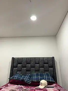 SecretFlameDuo1904 online show from June 6, 3:44 am