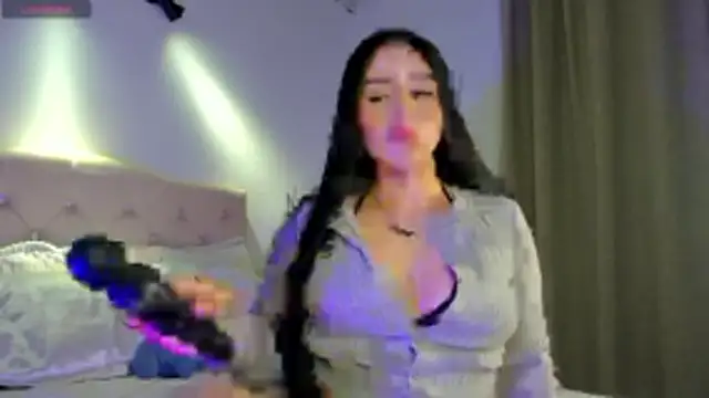 Snapshot of holly444_ chatting on May 23, 3:12 am holly444 online show from May 23, 3:12 am