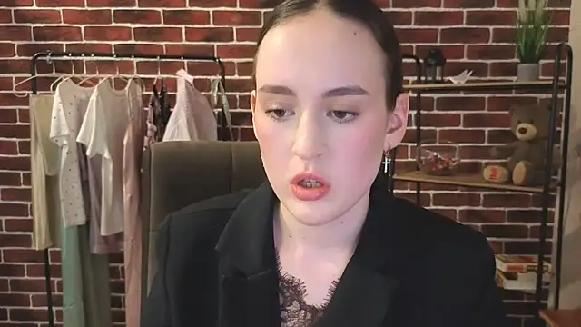 MichelleeThomas online show from May 2, 10:42 am