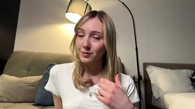 Snapshot of Kattie_Petite chatting on April 22, 1:34 pm Kattie Petite online show from April 22, 1:34 pm