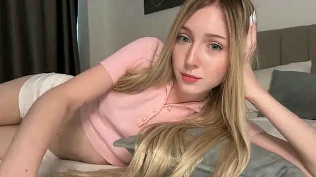 Snapshot of Kattie_Petite chatting on May 23, 4:00 pm Kattie Petite online show from May 23, 4:00 pm