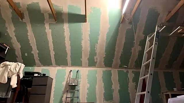 Skinny girl  online show from April 20, 6:09 pm