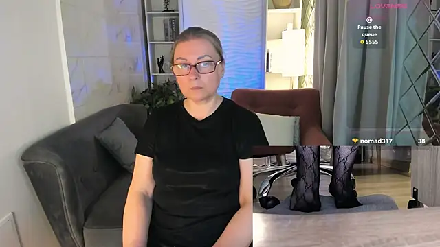 Snapshot of Alexandra_Kind chatting on June 8, 1:28 am Alexandra Kind online show from June 8, 1:28 am