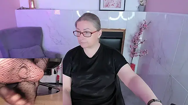 Snapshot of Alexandra_Kind chatting on June 11, 8:51 pm Alexandra Kind online show from June 11, 8:51 pm