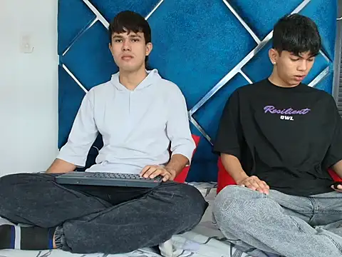 EdwinBoys online show from April 30, 1:17 pm