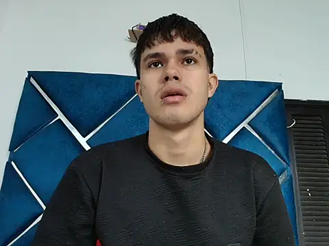 EdwinBoys online show from May 5, 1:19 pm