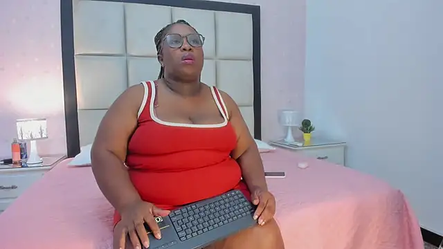 Snapshot of TreisyVixen chatting on June 28, 3:12 am TreisyVixen online show from June 28, 3:12 am