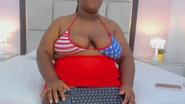 Snapshot of TreisyVixen chatting on July 5, 4:19 am TreisyVixen online show from July 5, 4:19 am