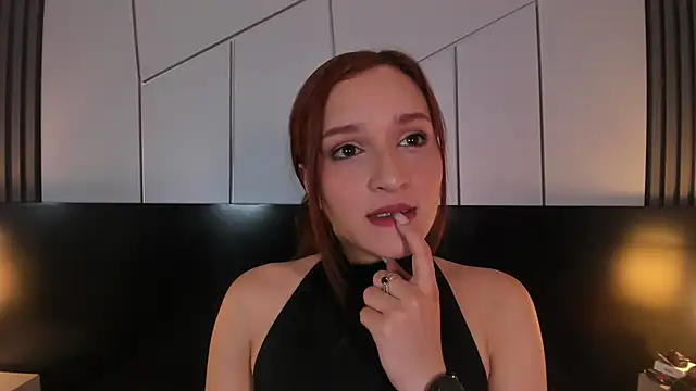 leahluna online show from May 8, 8:47 pm