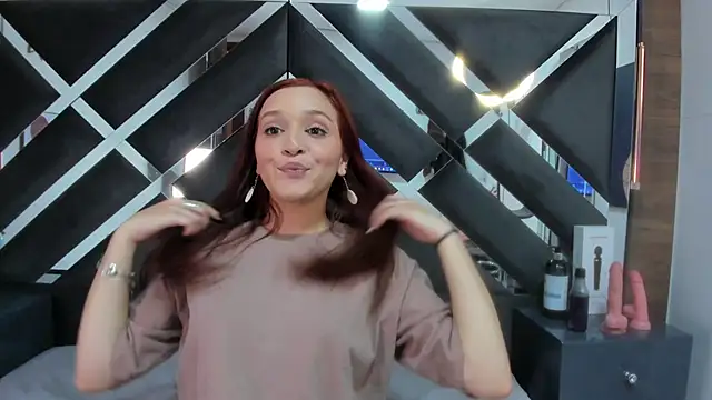 leahluna online show from May 20, 8:26 pm