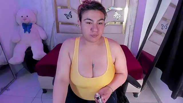 Snapshot of lina_angels chatting on May 21, 9:00 pm lina angels online show from May 21, 9:00 pm