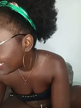 Snapshot of KaleaEbony chatting on May 13, 5:27 am KaleaEbony online show from May 13, 5:27 am