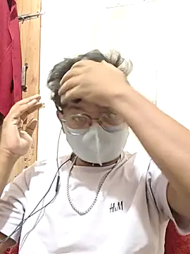 Snapshot of hot_boy995 chatting on May 24, 4:45 pm hot boy995 online show from May 24, 4:45 pm