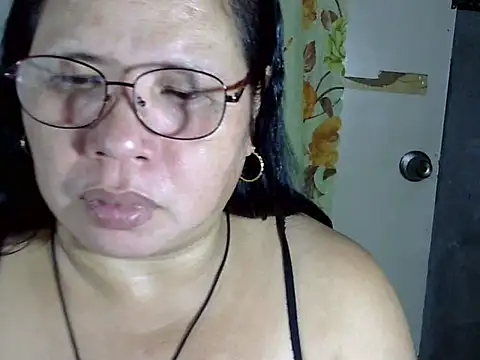 HottyCurlyPeanut online show from April 23, 1:57 pm